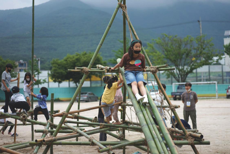 폐교된 궁근정초 부지에 만들어진  울산마을교육공동체거점센터는  마을주민들의 ‘놀이터’다.