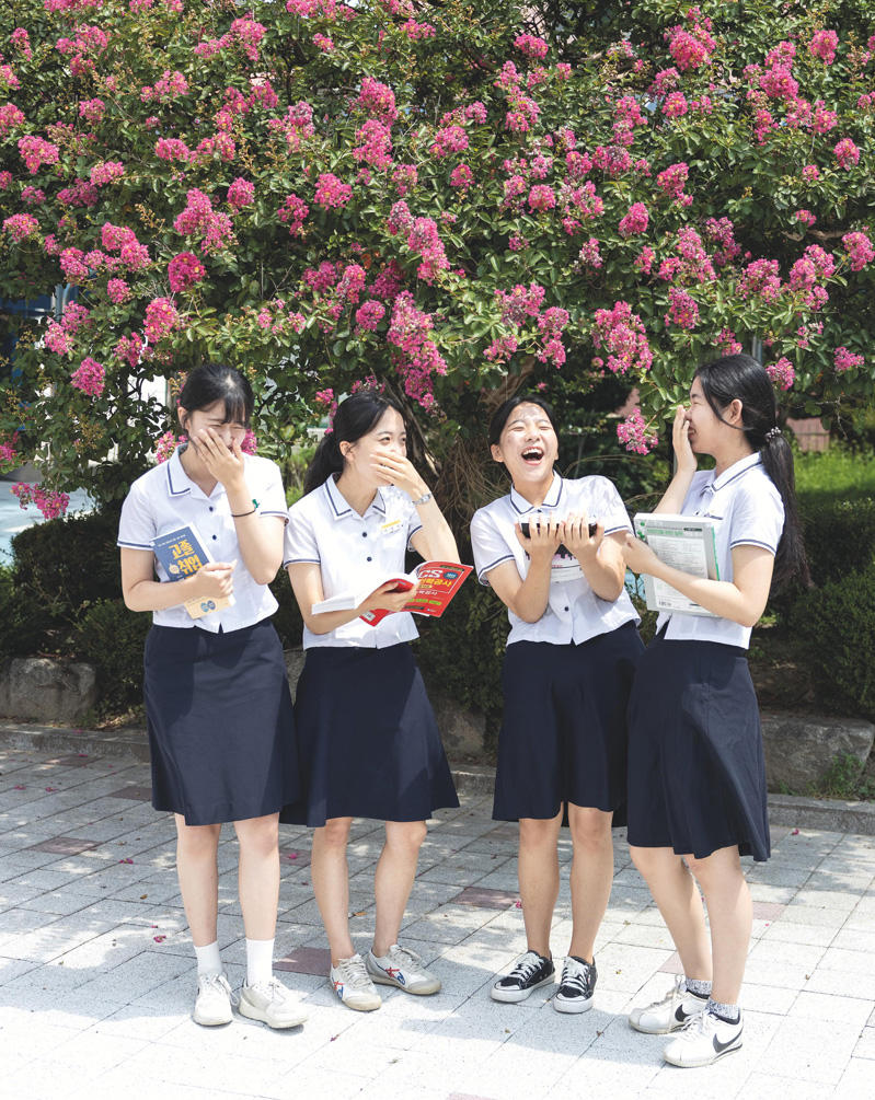 올해 취업에 성공한 대전여상 3학년 학생들 (왼쪽부터 홍진아·박영비·김해진·김보람) 