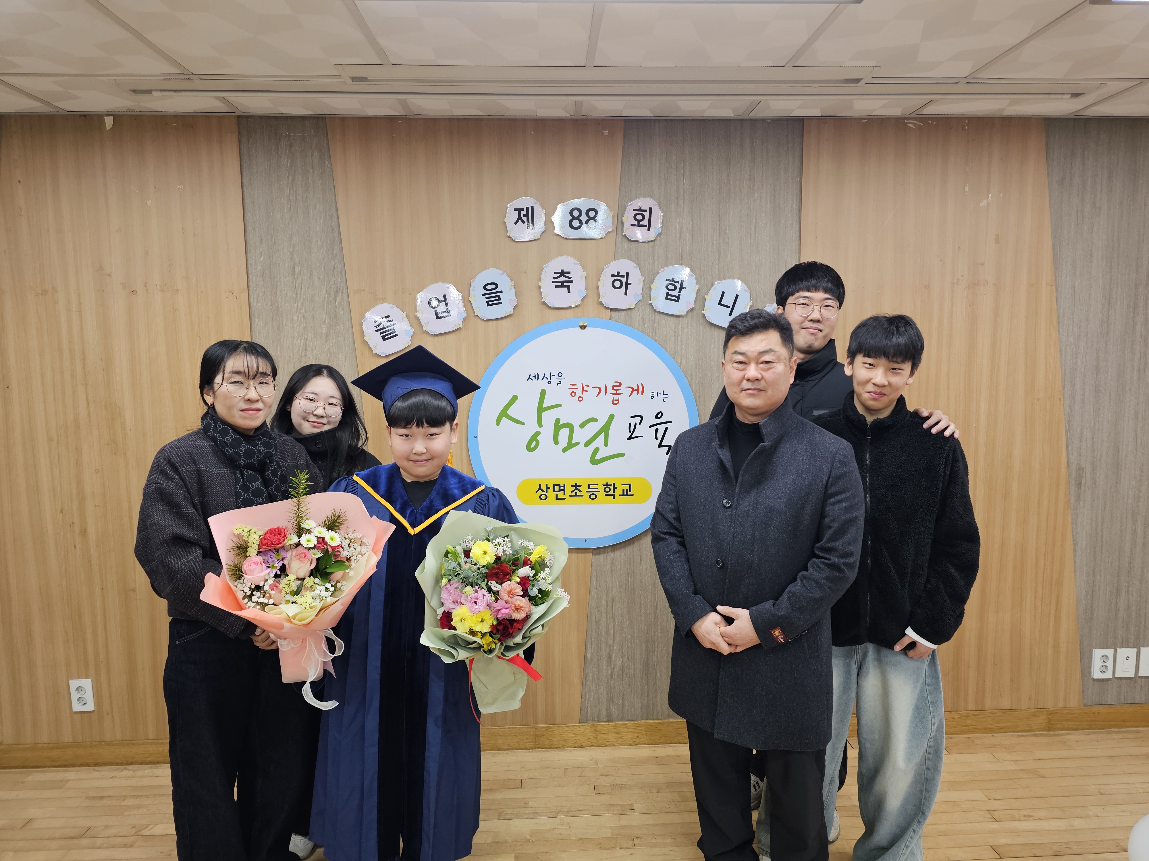 “초딩 탈출, 중딩 시작”…7명의 졸업, 한 편의 드라마가 되다