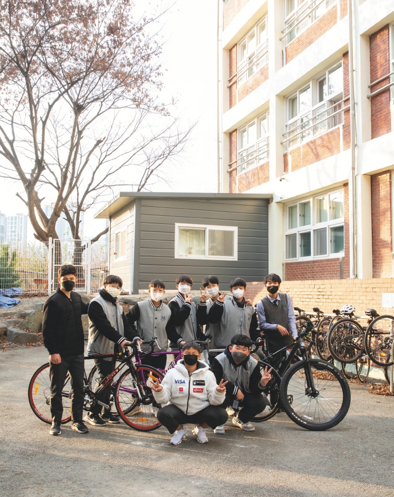 무학중학교 자전거라이딩 동아리 ‘페달링’ 부원들이 한자리에 모였다.