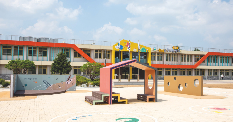 폐교 부지와 건물을 활용한 놀이교육지원센터  전경